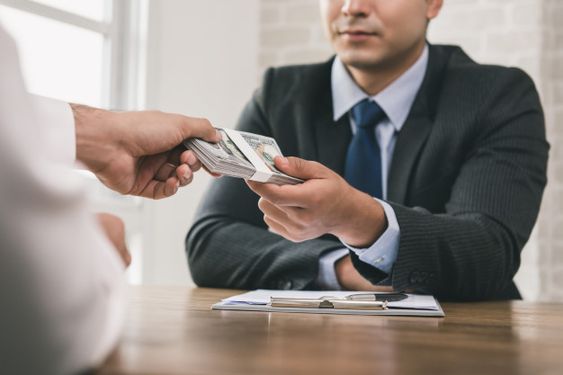 Payday Loans: Understanding the Risks and Alternatives